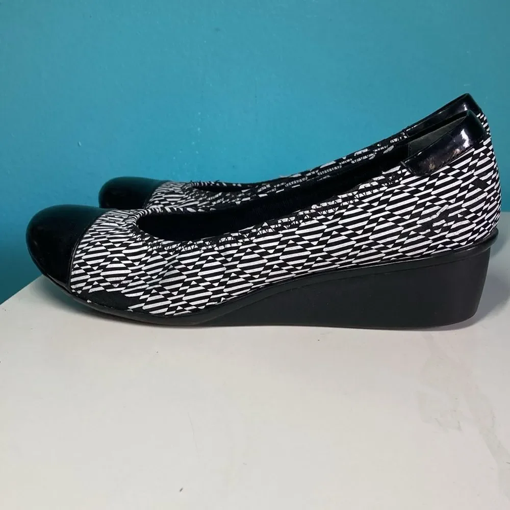 Roz Hommerson 1.5” Wedge Heels Womens Size 9 Slip On Shoes